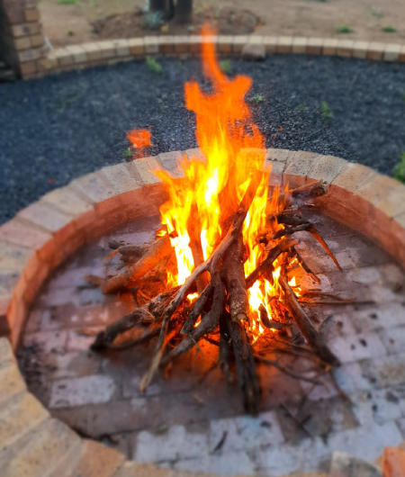 dinokeng-gauteng-lodge-bushveld-magic-fireplace